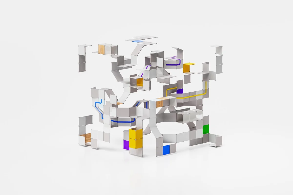 ibm_rt_ianbird_sh100_3d_maze_still_05_v002_rs0185_comp_v001_rs.jpg
